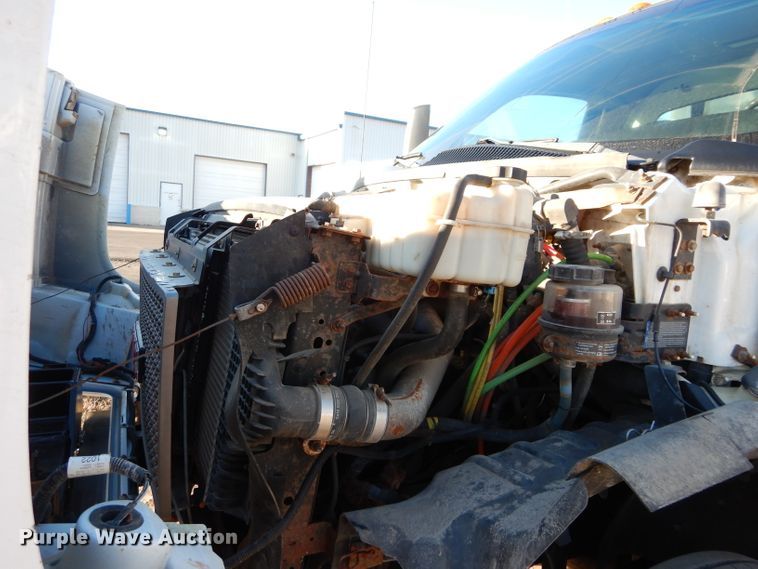 image for item GE9237 2004 GMC C7500 dump truck