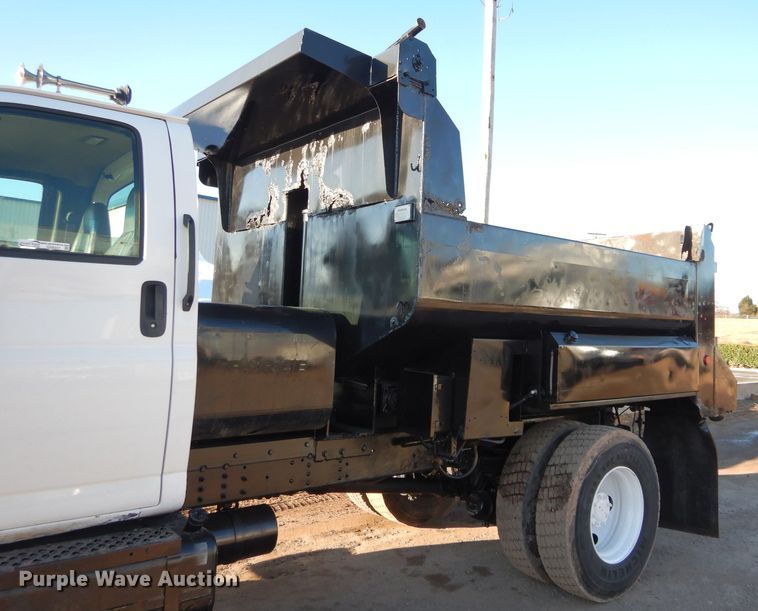 image for item GE9237 2004 GMC C7500 dump truck