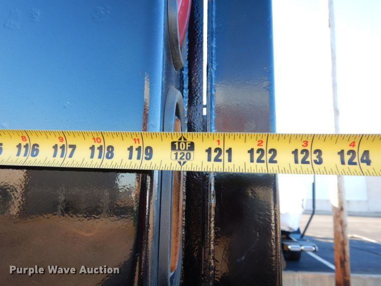 image for item GE9237 2004 GMC C7500 dump truck