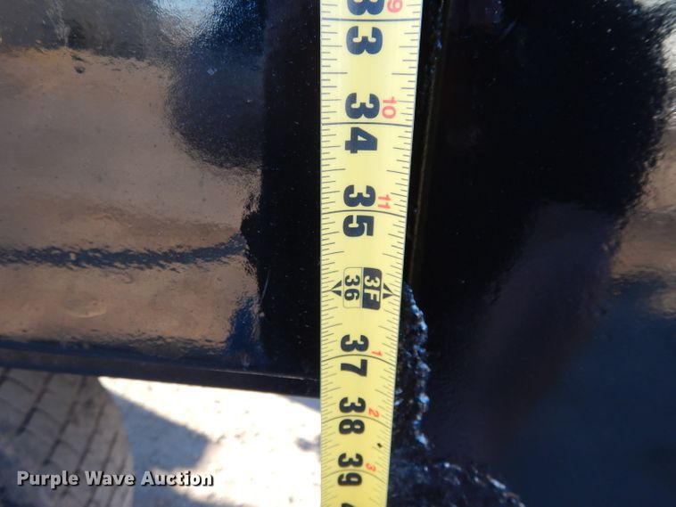 image for item GE9237 2004 GMC C7500 dump truck