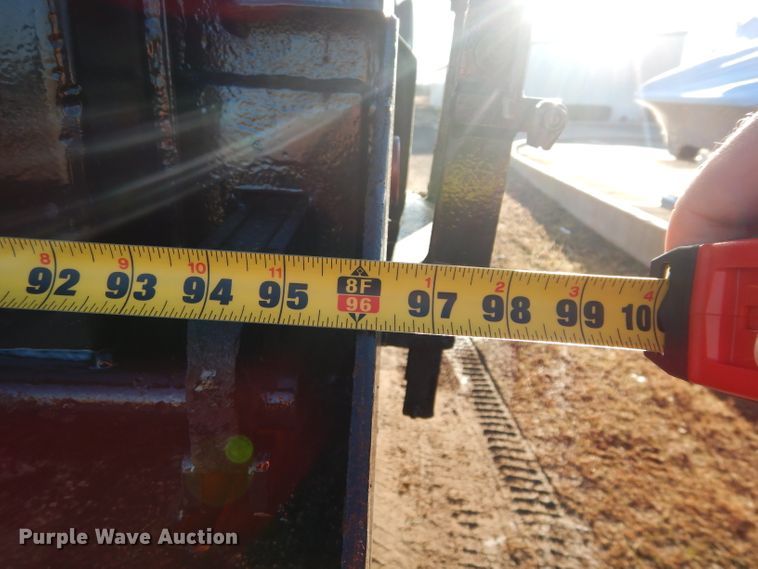 image for item GE9237 2004 GMC C7500 dump truck