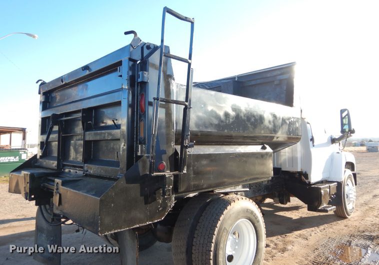 image for item GE9237 2004 GMC C7500 dump truck