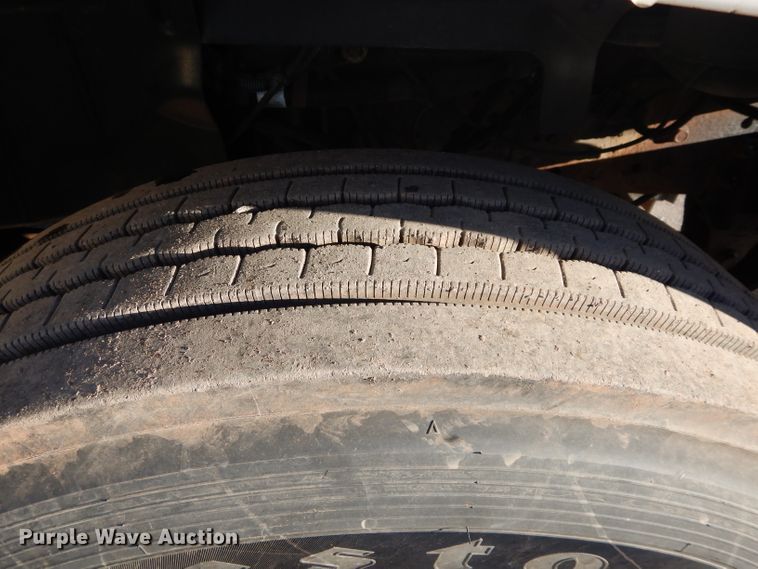 image for item GE9237 2004 GMC C7500 dump truck