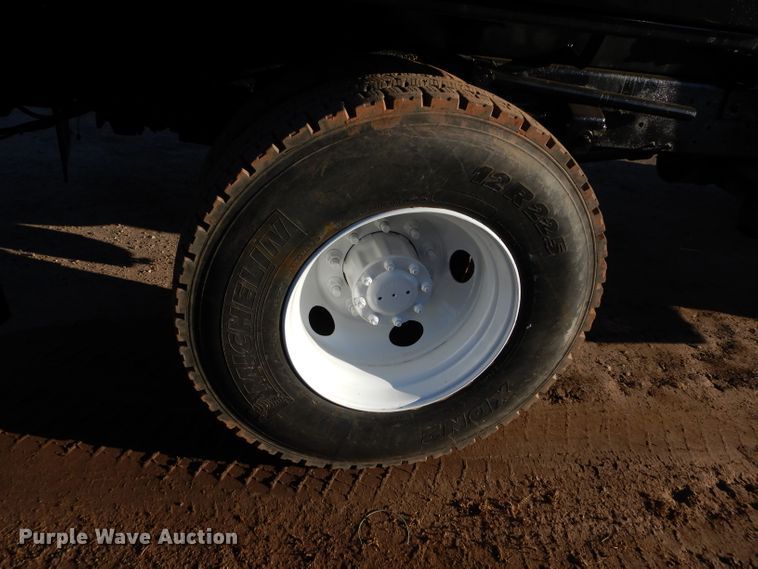 image for item GE9237 2004 GMC C7500 dump truck