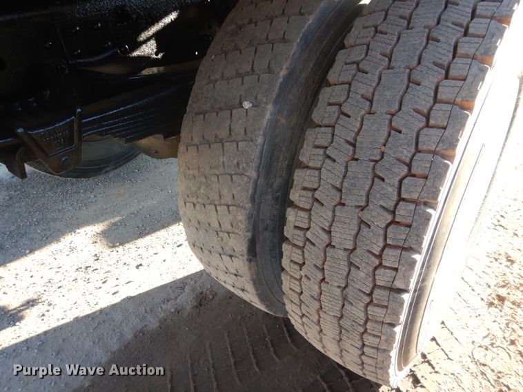 image for item GE9237 2004 GMC C7500 dump truck