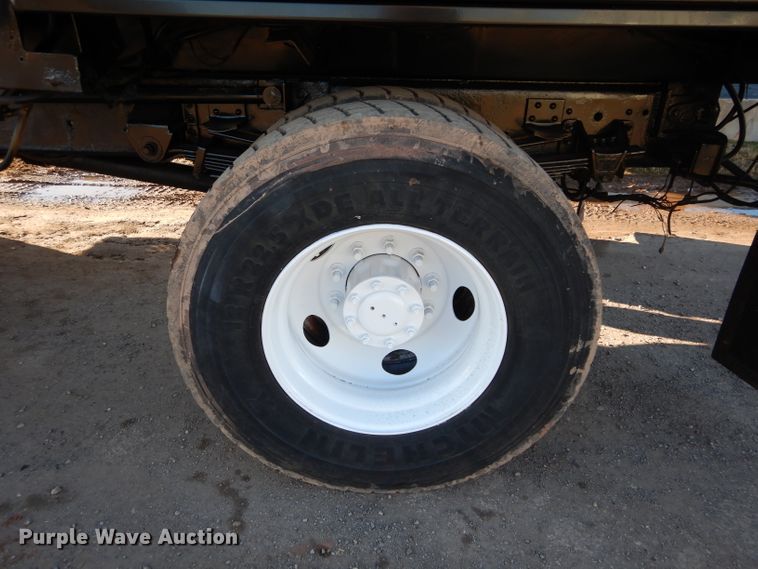 image for item GE9237 2004 GMC C7500 dump truck