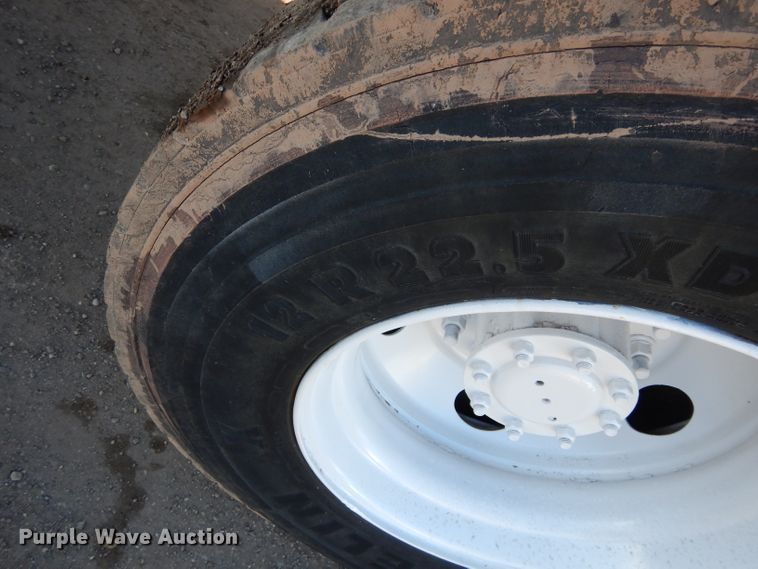 image for item GE9237 2004 GMC C7500 dump truck