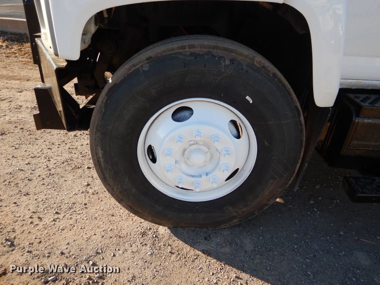 image for item GE9237 2004 GMC C7500 dump truck