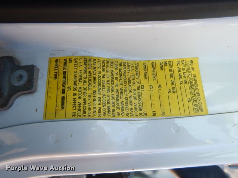 image for item GE9237 2004 GMC C7500 dump truck