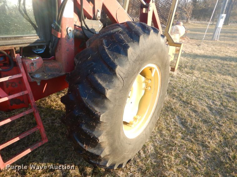 image for item GG9657 Ford 276 Versatile bi-directional 4WD tractor