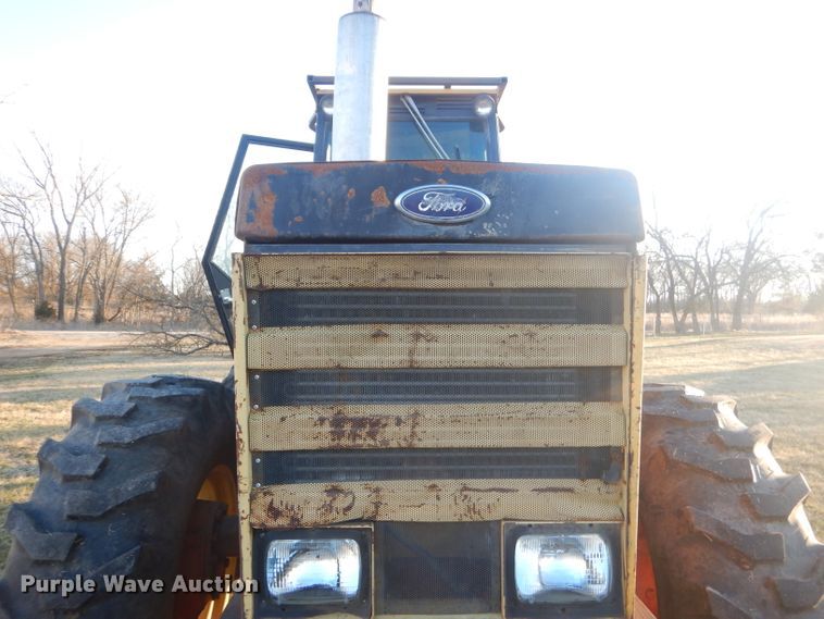 image for item GG9657 Ford 276 Versatile bi-directional 4WD tractor