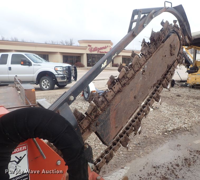 image for item GN9621 2006 Ditch Witch RT40 trencher