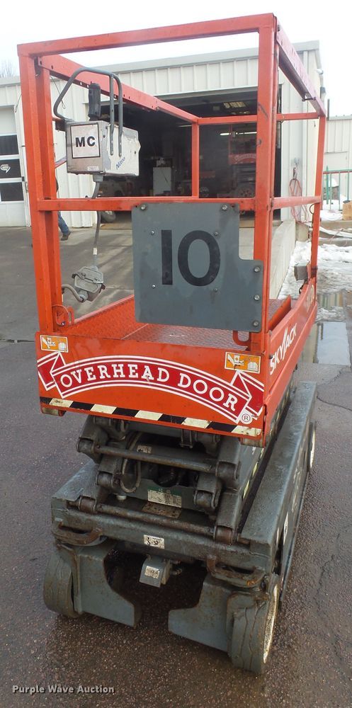 image for item GV9753 2018 Sky Jack SJIII 3219 scissor lift