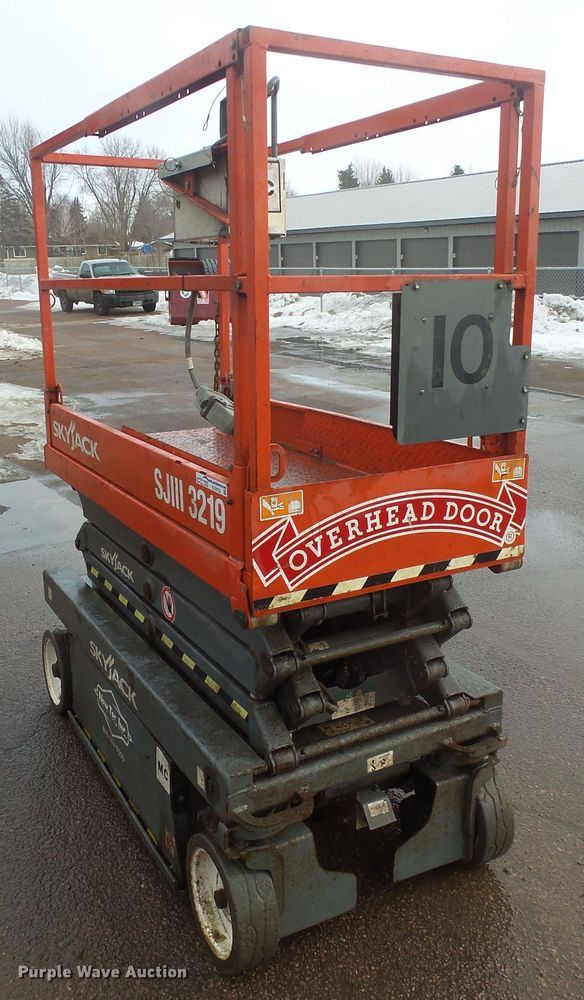 image for item GV9753 2018 Sky Jack SJIII 3219 scissor lift