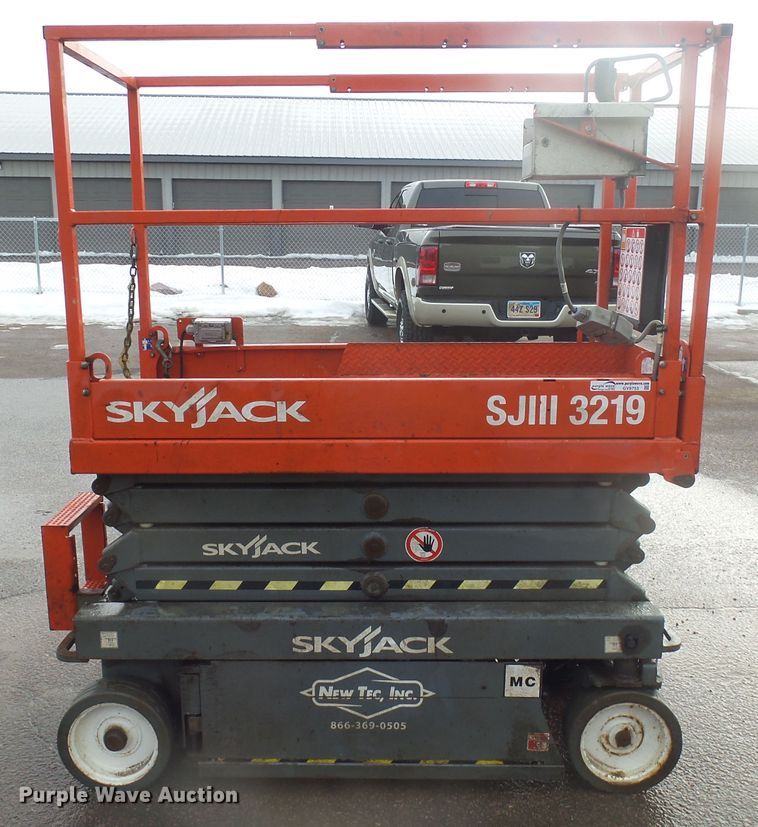 image for item GV9753 2018 Sky Jack SJIII 3219 scissor lift
