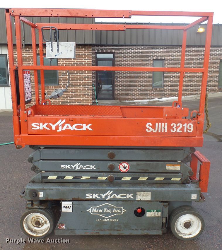 image for item GV9753 2018 Sky Jack SJIII 3219 scissor lift