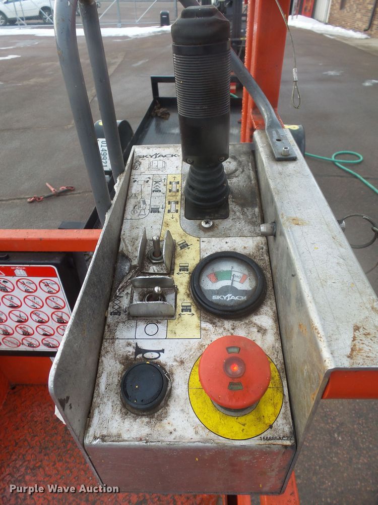 image for item GV9753 2018 Sky Jack SJIII 3219 scissor lift