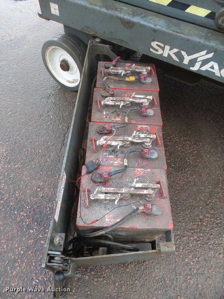 image for item GV9753 2018 Sky Jack SJIII 3219 scissor lift