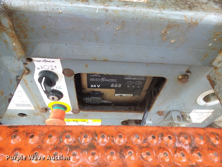 image for item GV9753 2018 Sky Jack SJIII 3219 scissor lift