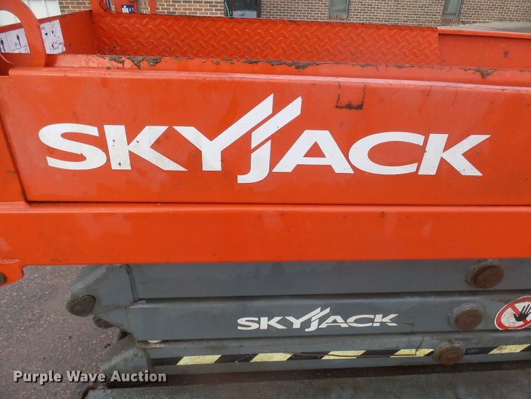 image for item GV9753 2018 Sky Jack SJIII 3219 scissor lift
