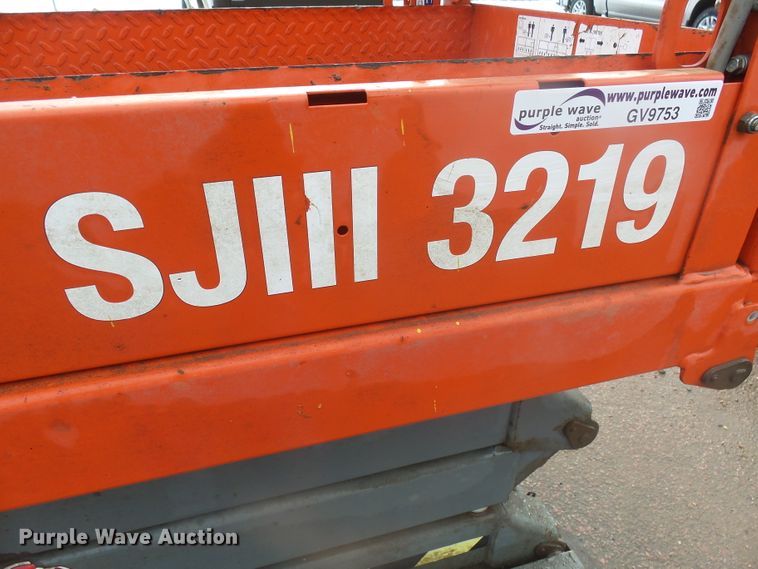 image for item GV9753 2018 Sky Jack SJIII 3219 scissor lift