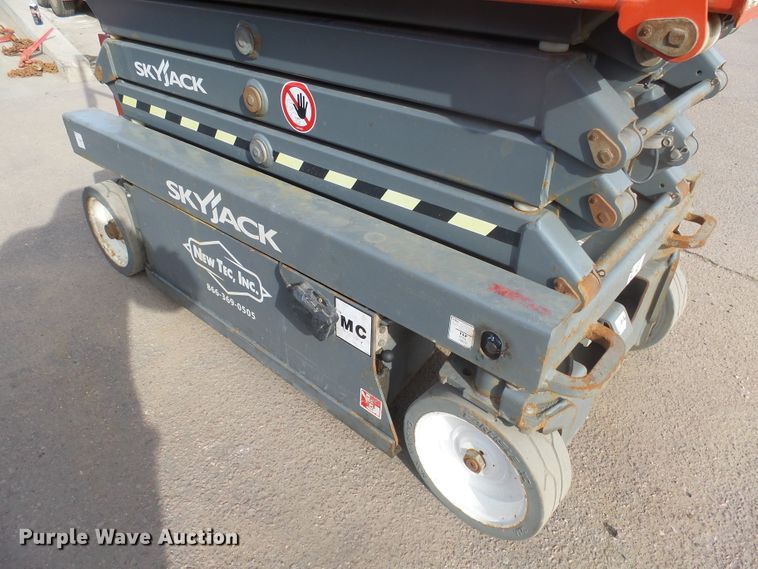 image for item GV9754 2018 Sky Jack SJIII 3219 scissor lift