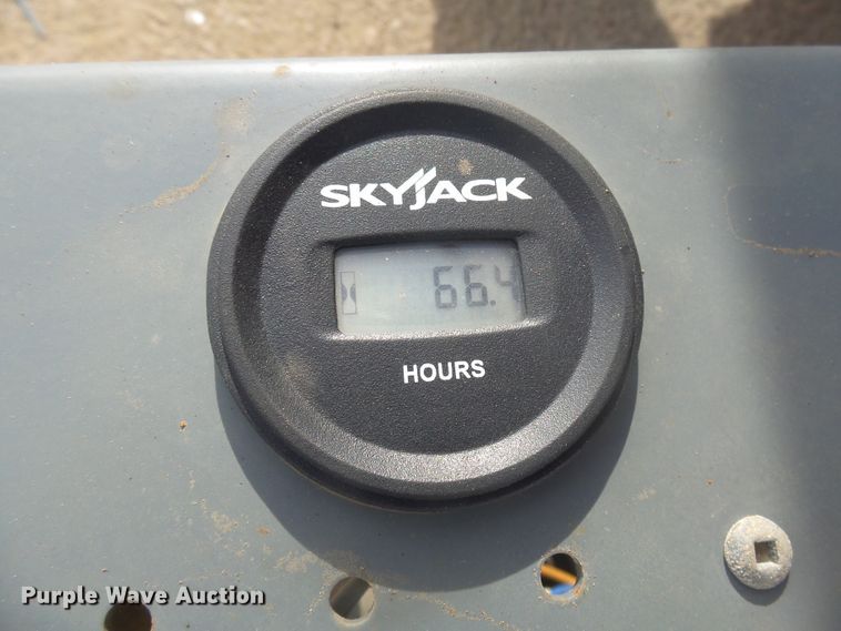 image for item GV9754 2018 Sky Jack SJIII 3219 scissor lift