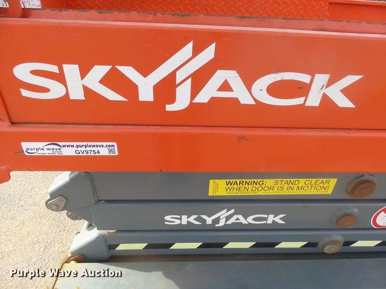 image for item GV9754 2018 Sky Jack SJIII 3219 scissor lift