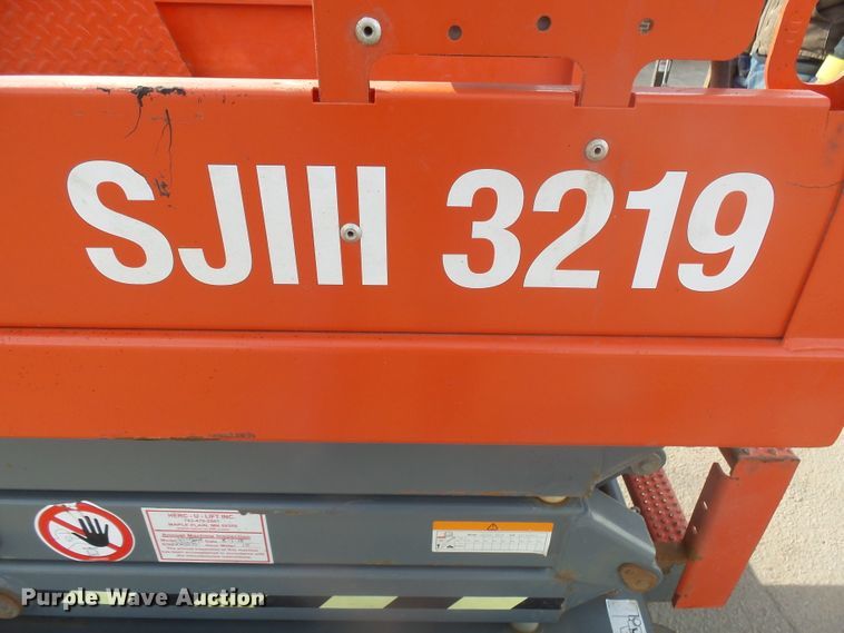 image for item GV9754 2018 Sky Jack SJIII 3219 scissor lift