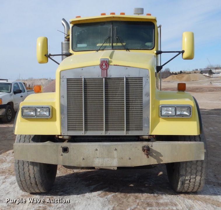 image for item GW9468 2004 Kenworth W900 ready mix truck