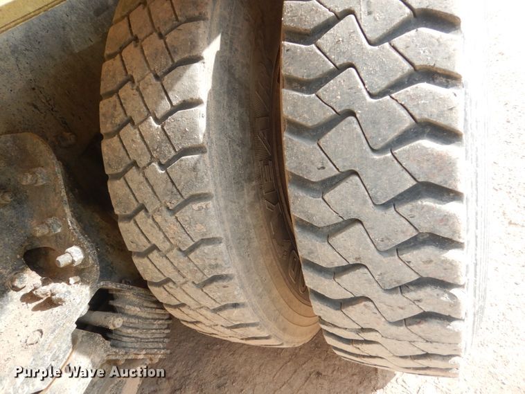 image for item GW9468 2004 Kenworth W900 ready mix truck