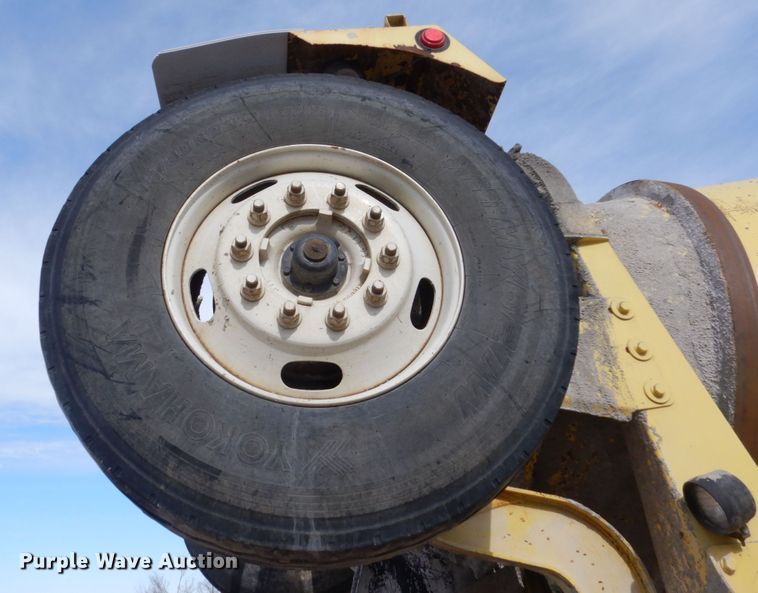 image for item GW9468 2004 Kenworth W900 ready mix truck