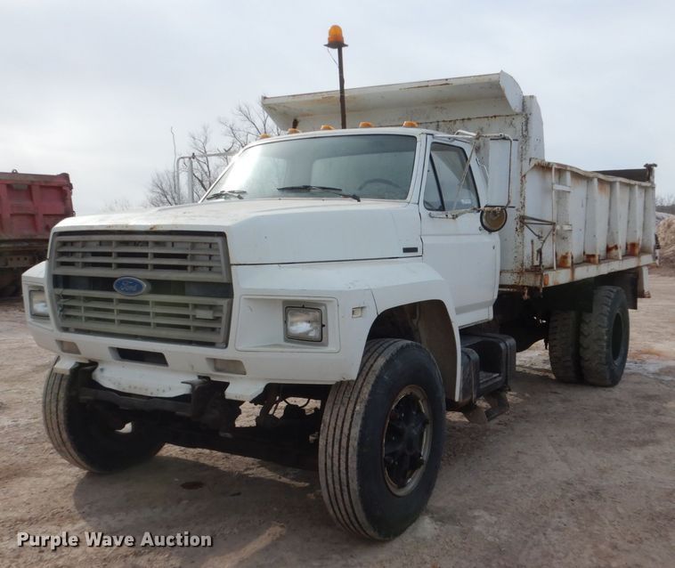 image for item GW9476 1986 Ford F800 dump truck