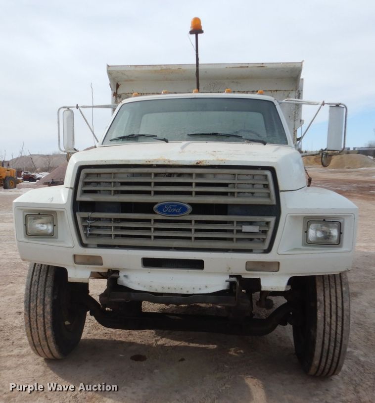 image for item GW9476 1986 Ford F800 dump truck