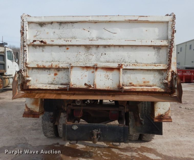 image for item GW9476 1986 Ford F800 dump truck