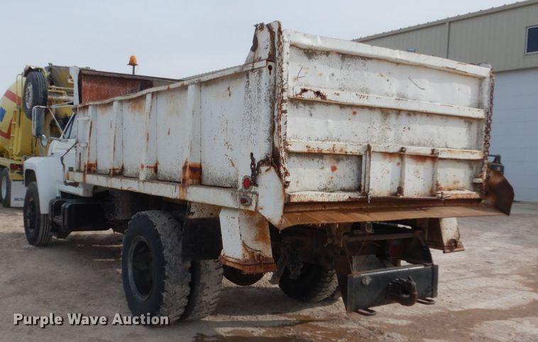 image for item GW9476 1986 Ford F800 dump truck
