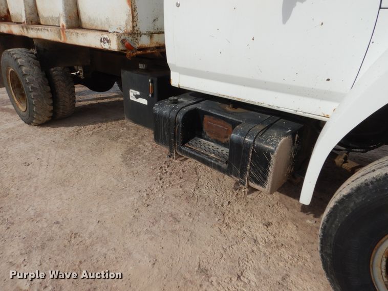 image for item GW9476 1986 Ford F800 dump truck