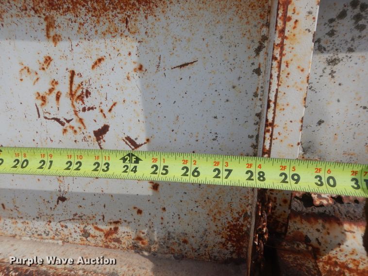 image for item GW9476 1986 Ford F800 dump truck