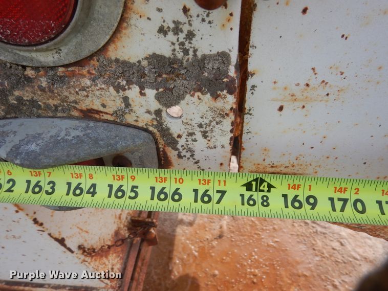 image for item GW9476 1986 Ford F800 dump truck