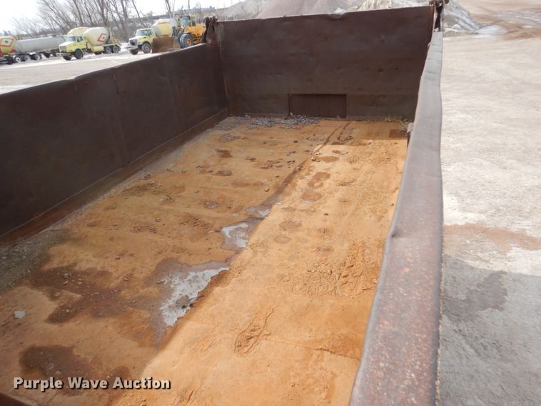 image for item GW9476 1986 Ford F800 dump truck