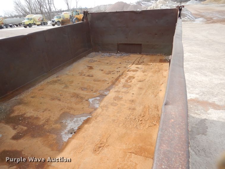 image for item GW9476 1986 Ford F800 dump truck