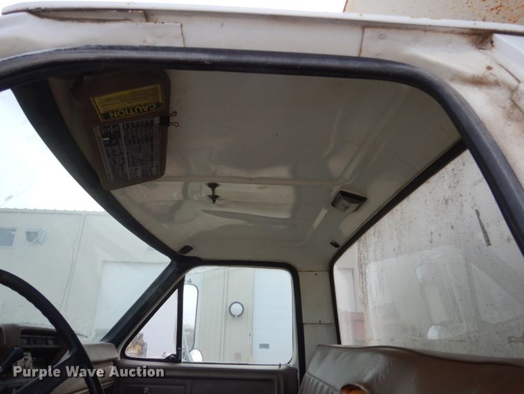 image for item GW9476 1986 Ford F800 dump truck