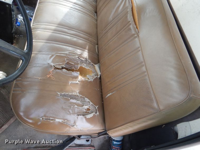 image for item GW9476 1986 Ford F800 dump truck