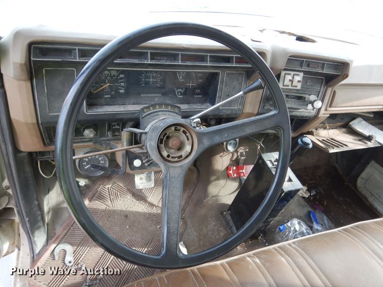 image for item GW9476 1986 Ford F800 dump truck