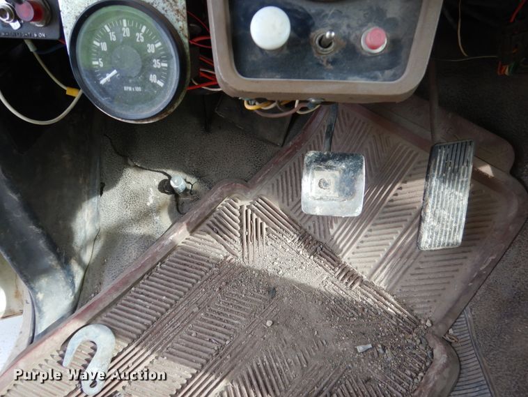 image for item GW9476 1986 Ford F800 dump truck