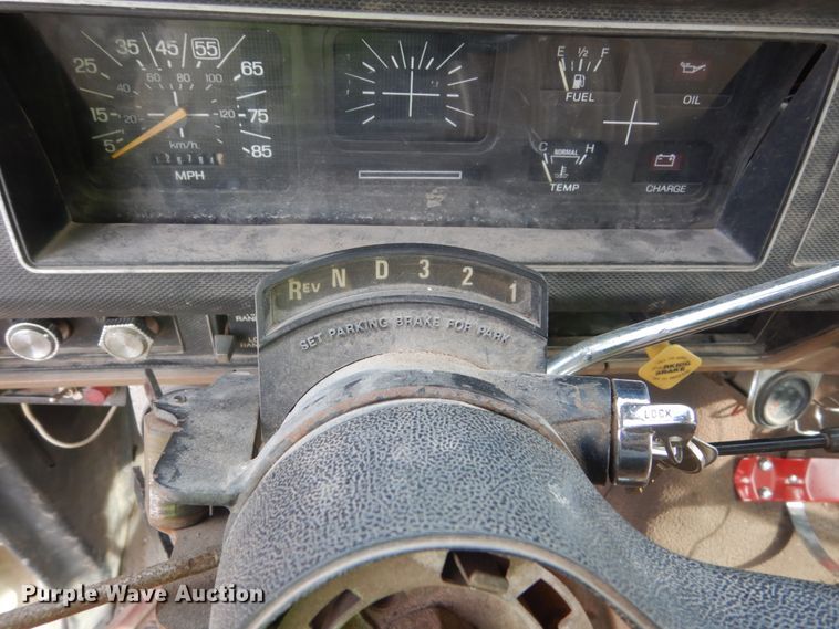 image for item GW9476 1986 Ford F800 dump truck