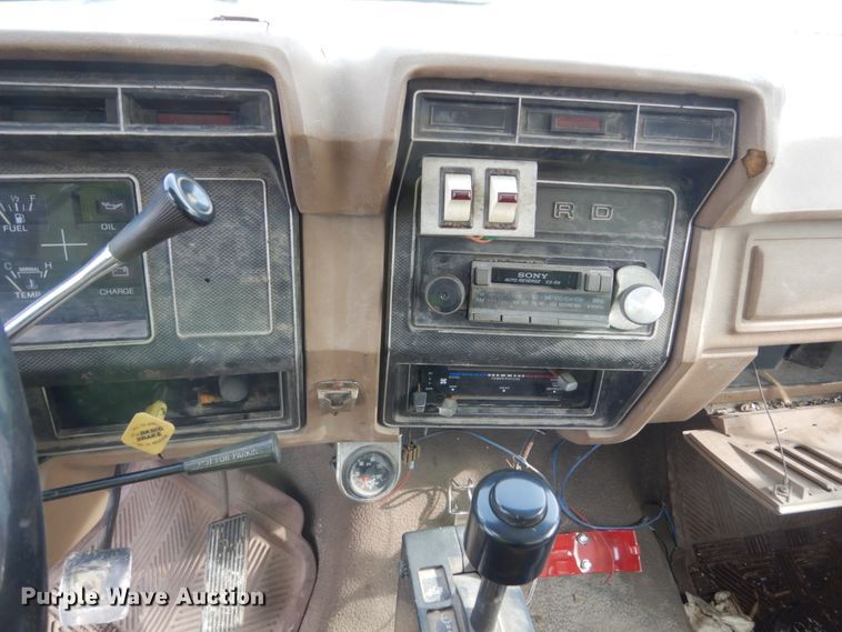 image for item GW9476 1986 Ford F800 dump truck