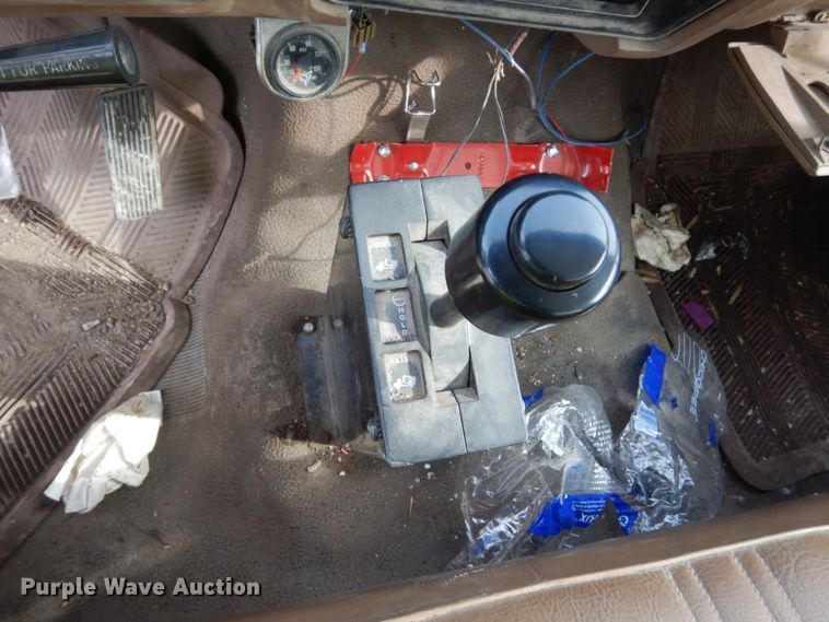 image for item GW9476 1986 Ford F800 dump truck