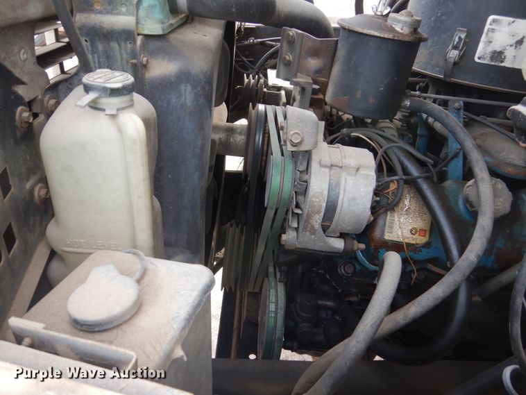 image for item GW9476 1986 Ford F800 dump truck