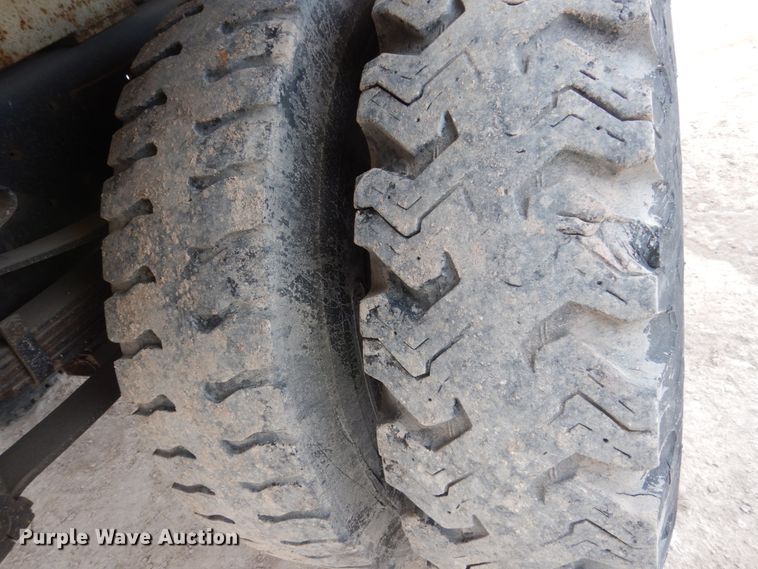 image for item GW9476 1986 Ford F800 dump truck